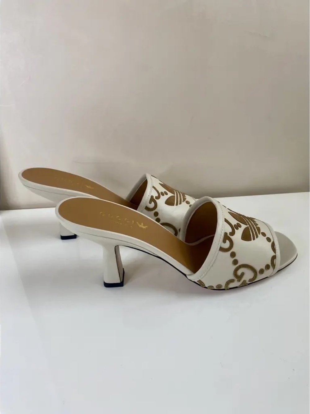 NIB Women's Gucci X Adidas Leather Logo Pumps Sandals Shoes 39.5 - Picture 3 of 7